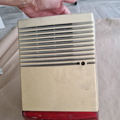 External alarm siren used, strong sound