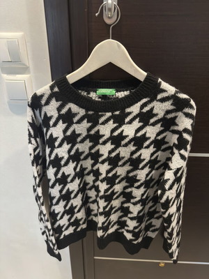 Benetton women's wool sweater with houndstooth pattern like new