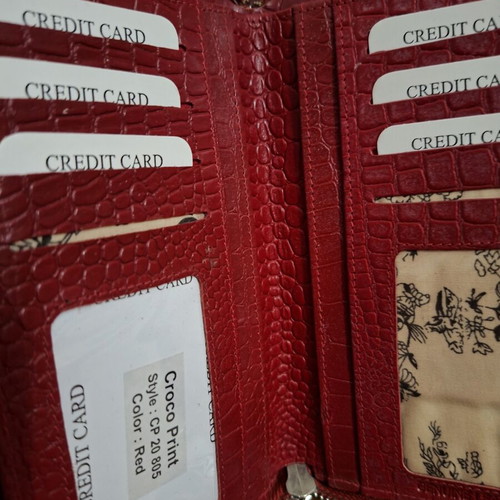 Women's leather wallet-bag like new, red, magnetic clasp