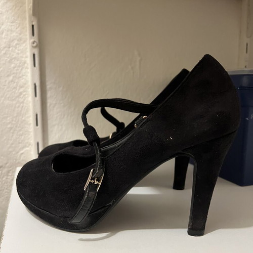 Pumps with thin heel, like new, size 39, black
