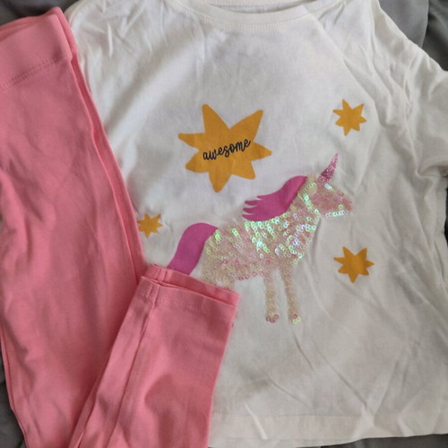 Girls' clothing set like new, 2 long-sleeve tops and 2 leggings, age 4