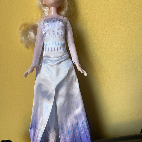 Disney Frozen Queen Elsa doll like new