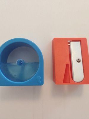 Carrot and cucumber peelers used, plastic, set of 2