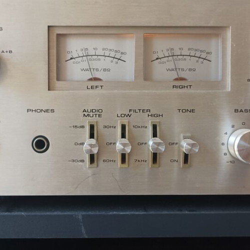 Vintage Akai AM-2600 stereo amplifier, made in Japan