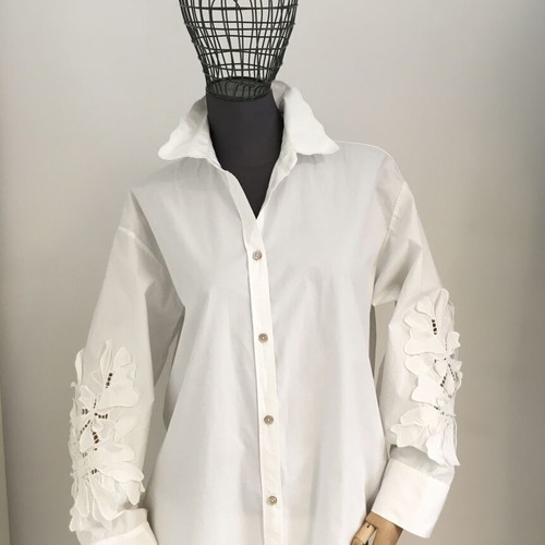 Forte Forte En Fleur shirt used, white cotton poplin with floral embroidery
