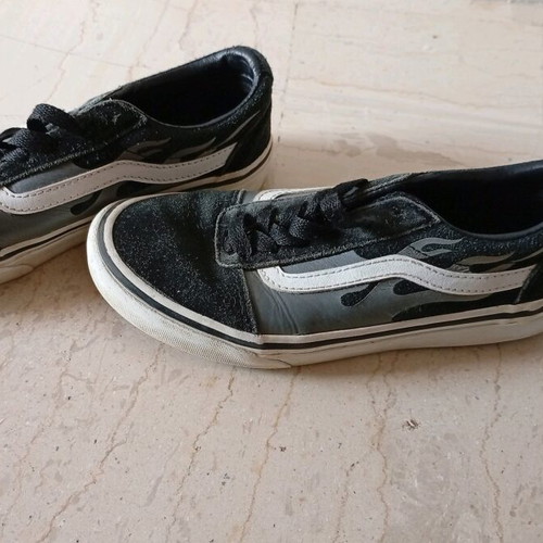 Vans shoes size 32 used in good condition