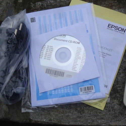 Βιντεοπροβολέας Epson EB-S05 σαν καινούργιος, επαγγελματικός και εκπαιδευτικός