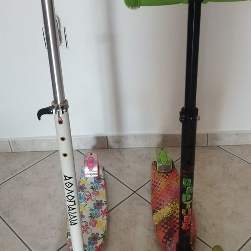 Scooter with adjustable height and light-up wheels, like new
