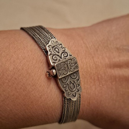 Silver 925 bracelet like new with chains and secure clasp