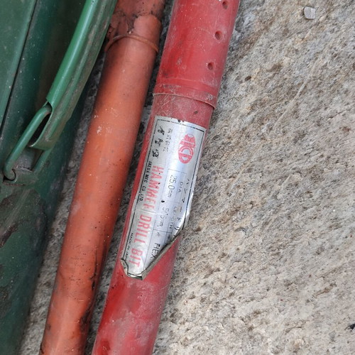 Hitachi compressor like new with 2 chisels