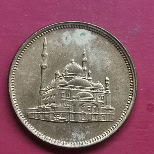 Egypt 10 Qirsh coin 1992 like new