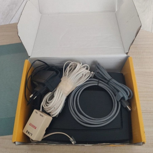 Pirelli router in very good condition with all accessories
