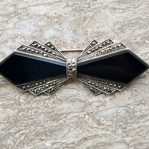 Silver brooch like new, 8 cm length, 22 grams, black and silver