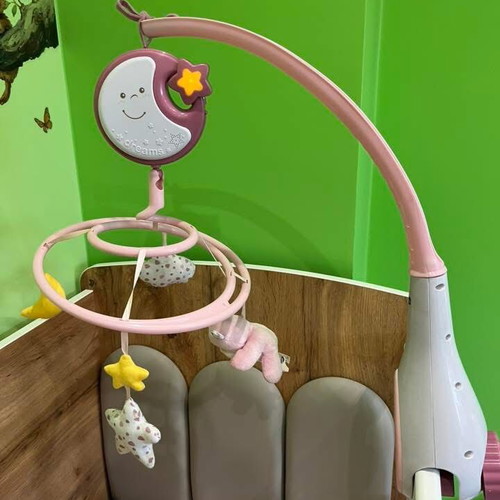 Musical mobile like new, suitable for girl