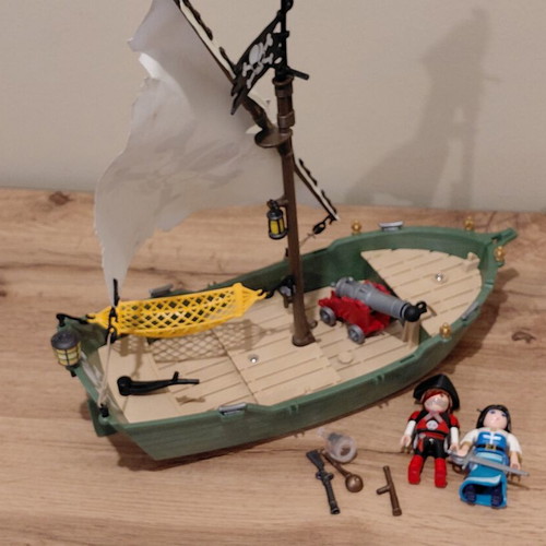 Playmobil pirate ship used, includes shown items
