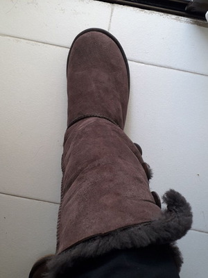 Ugg boots authentic, like new