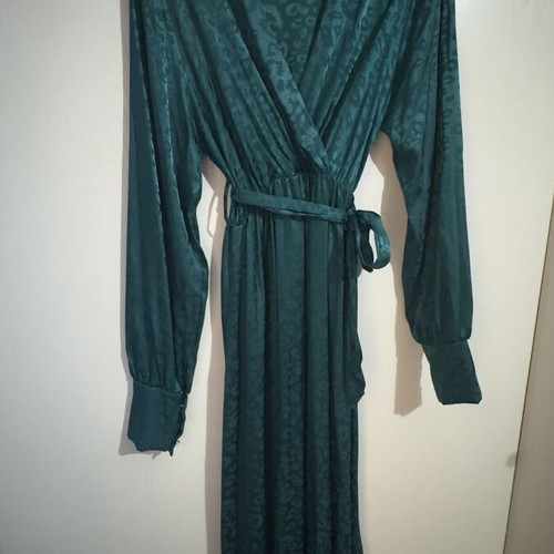 Satin long dress petrol one size like new with belt