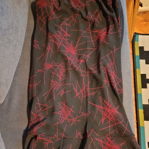 Vintage midi skirt XXXL like new, black with red print