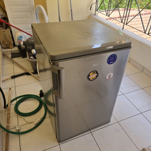 AEG refrigerator used, suitable for students with external marks