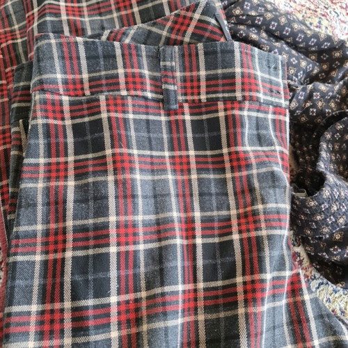 Plaid pants like new, size XL, black and red
