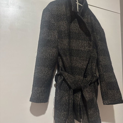 Modern coat with belt size 34 plaid like new