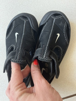 Nike sandals black size 29.5 like new, unisex summer shoes