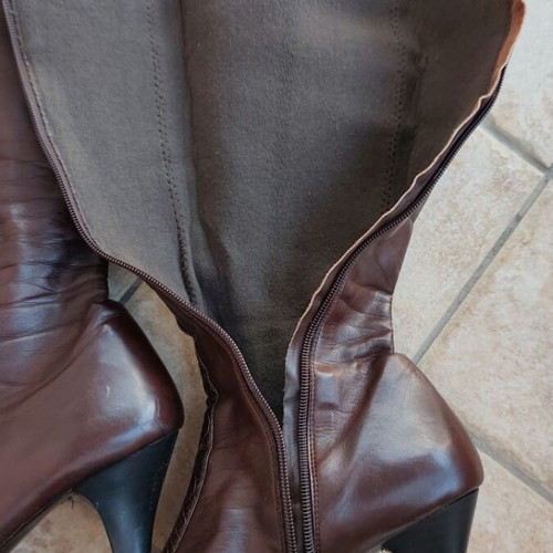 Leather knee-high boots used, brown, size 39, embossed detail