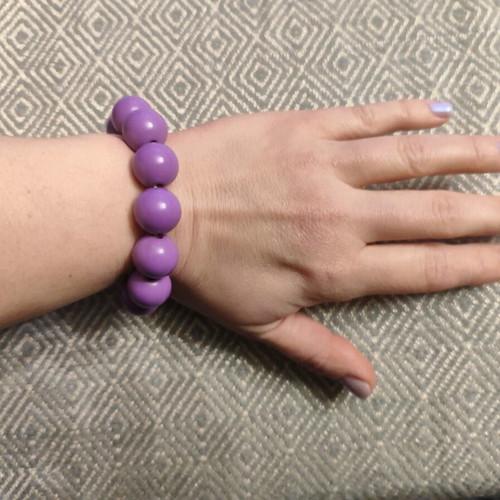 Elastic bracelet purple like new with large beads