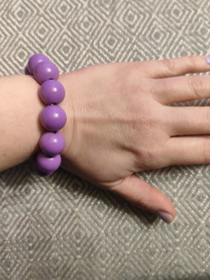 Elastic bracelet purple like new with large beads