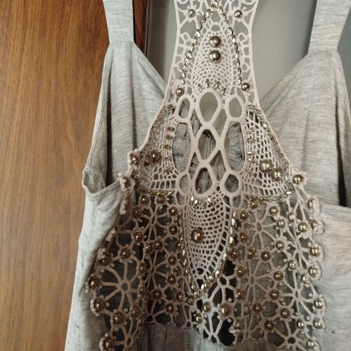 Dress with lace back and beads, like new, size M, grey