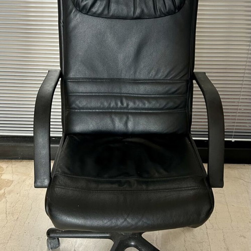 Office chair black leatherette like new with armrests and adjustable height