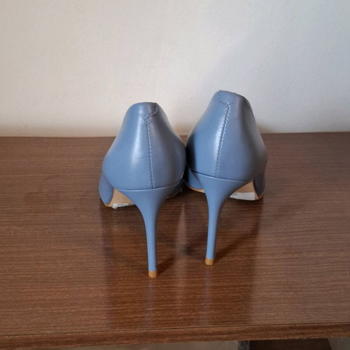 Carrano pumps like new, size 37, turquoise