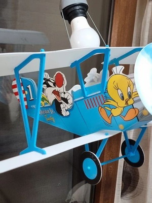 Looney Tunes children's lamp like new with cartoon characters