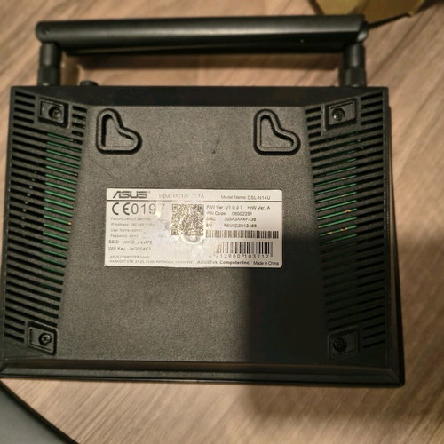 Asus DSL-N14U Wireless ADSL2+ Modem Router like new with 4 Ethernet ports