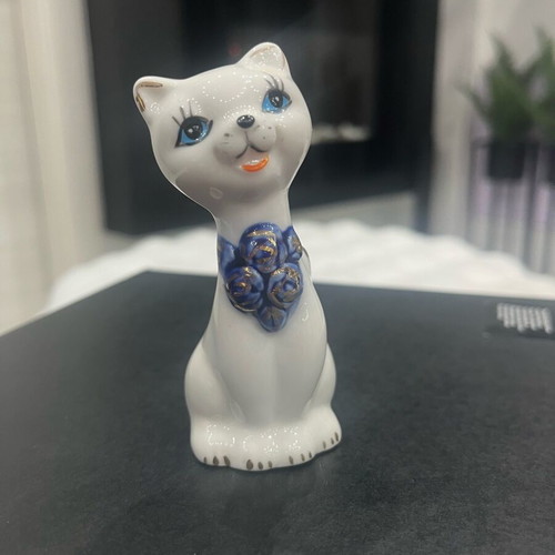 Ceramic cat miniature like new