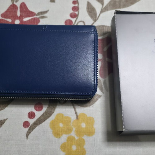 Guy Laroche women's leather wallet new, blue