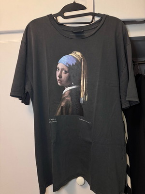 Zara Graphic T-shirt μέγεθος M σαν καινούργιο, γκρι με Girl with a Pearl Earring