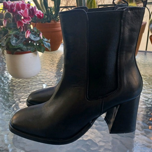 Franchesca Moretti leather ankle boots like new, size 37, black