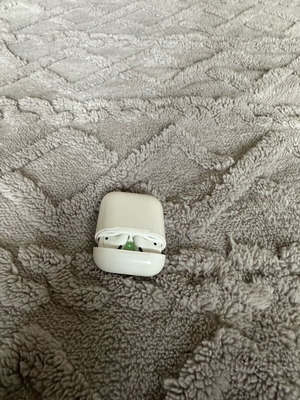 AirPods gen 1 like new with charging cable