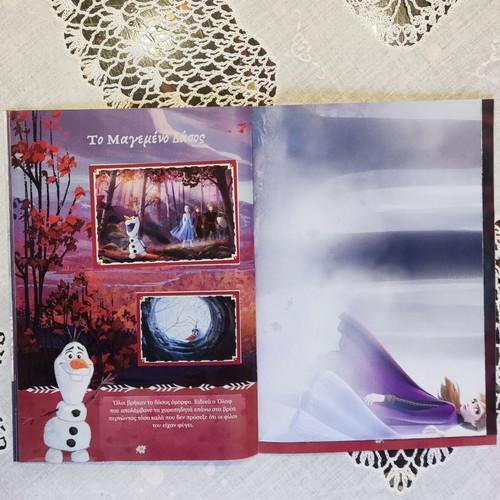 Frozen 2 Panini Sticker Album like new, complete