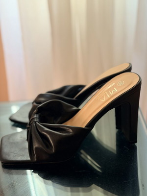 Mia black high-heeled sandals, size 39