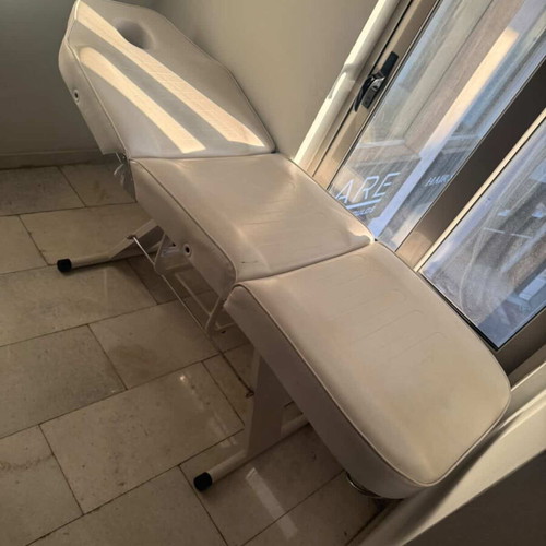 Aesthetic bed used with armrests