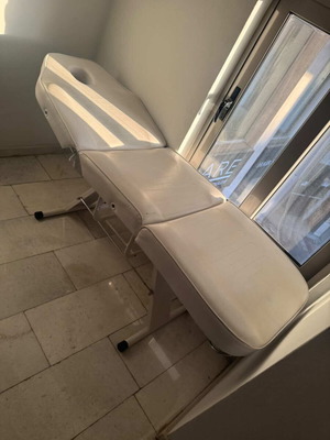 Aesthetic bed used with armrests