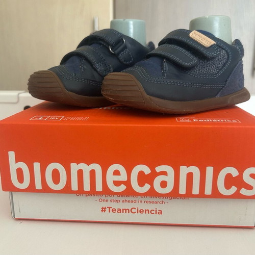 Biomecanics baby shoes like new, size 20, dark blue