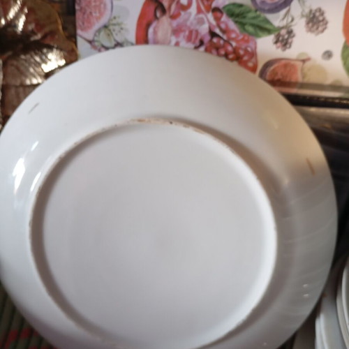 Decorative plate hand-painted, like new, 22 cm diameter