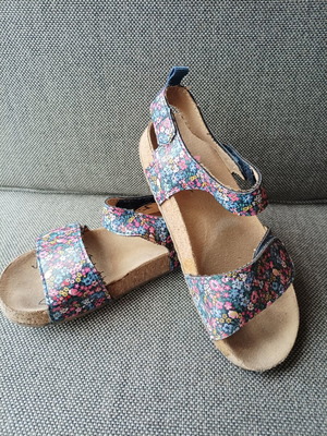 H&M Girl's Sandals used, size 30, floral pink