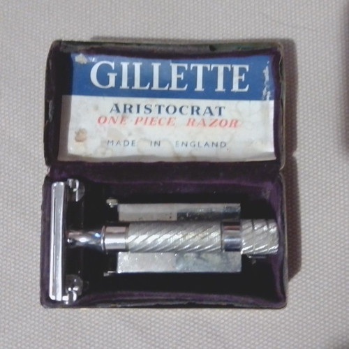 Gillette Aristocrat No 15 1948 razor used with bronze case