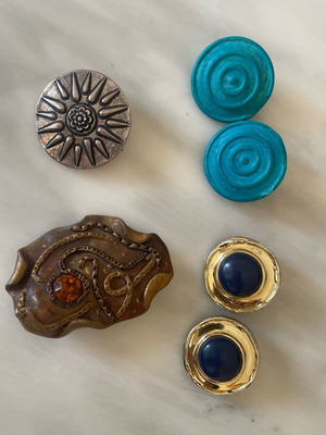 Vintage πακέτο κοσμημάτων σαν καινούργιο με σκουλαρίκια και καρφίτσες