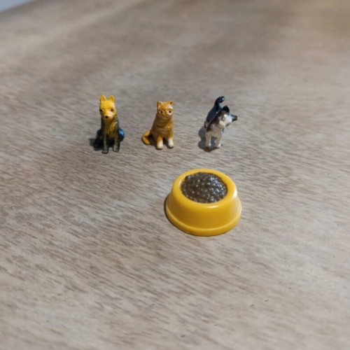 Schleich small animal figures set of 3 with food bowl like new