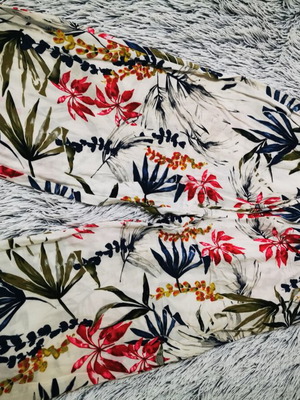 Floral capri pants like new, multicolored, ideal for summer
